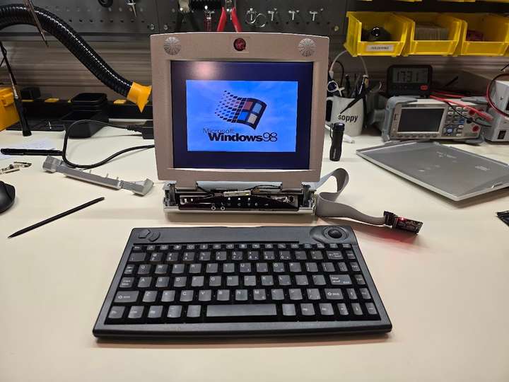 Windows 98 booting on Virgin Webplayer