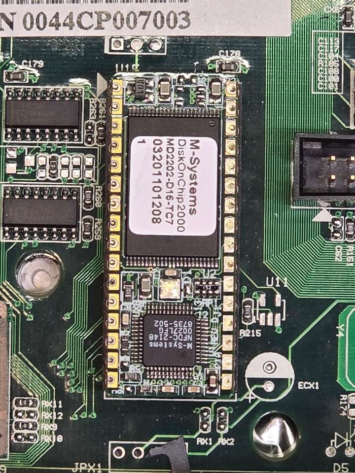 DiskOnChip in socket on motherboard